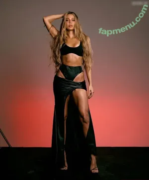 Khloé Kardashian / khloekardashian nude photo #0045