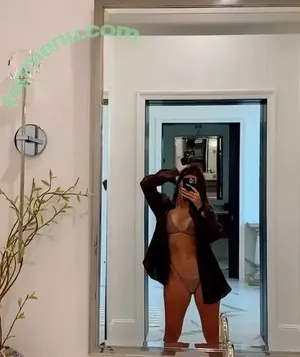 Khloé Kardashian / khloekardashian nude photo #0090