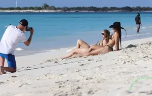 Khloé Kardashian / khloekardashian nude photo #0164
