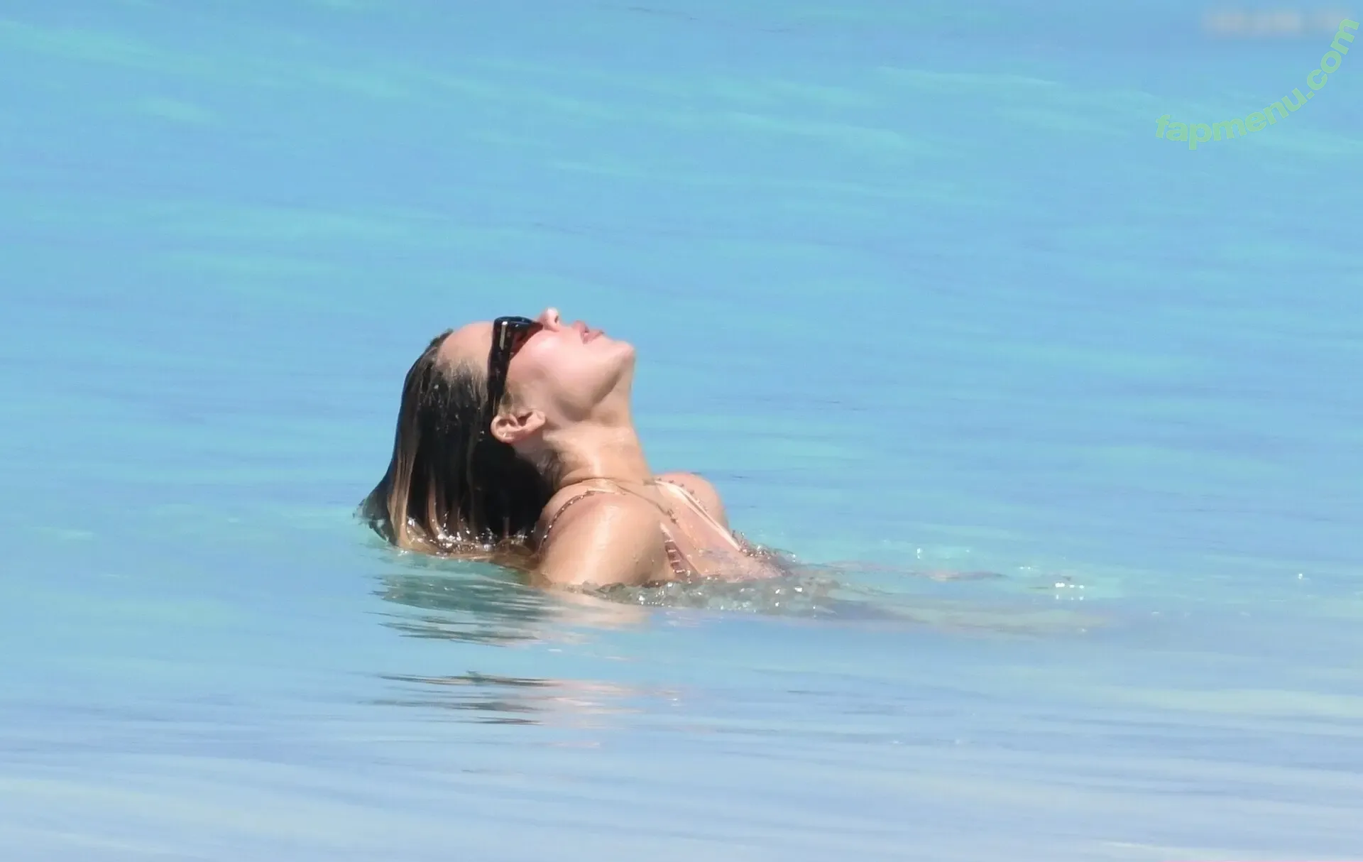 Khloé Kardashian nude photo #0191 (khloekardashian)