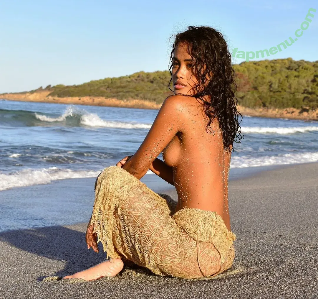 Kiana.pix nude photo #0287 (kianadoesit)