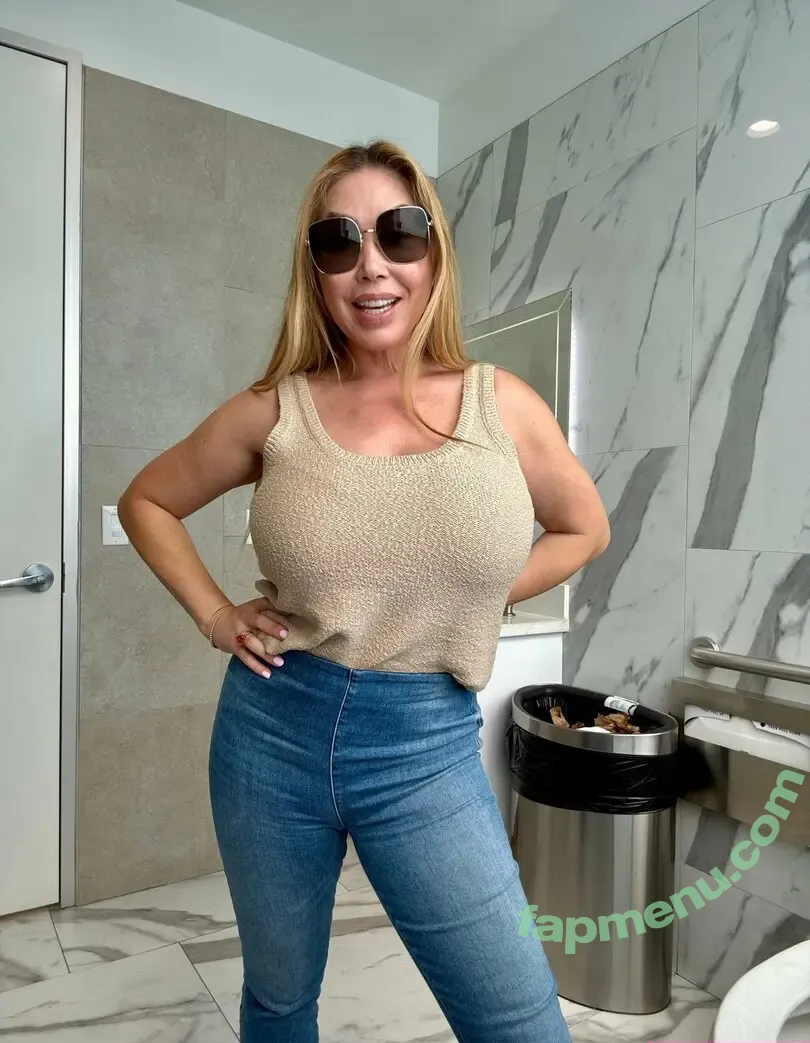 kiannadior nude photo #0018 (officialkiannadior)