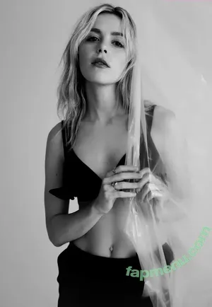 Kiernan Shipka / AdventuresSabrina / kiernanshipka nude photo #3253