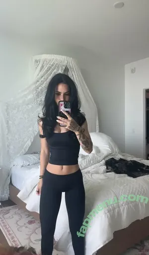 Killljoyy / carly.jb nude photo #0073