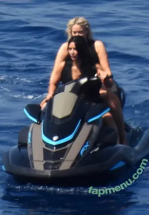 Kim Kardashian / KimKardashian / kim_kardashian nude photo #5960