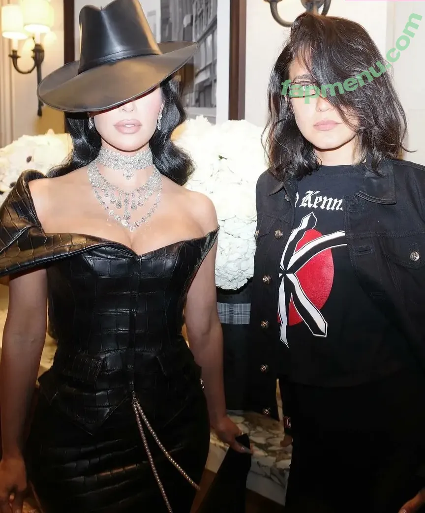 Kim Kardashian nude photo #5768 (KimKardashian / kim_kardashian)
