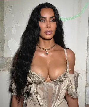 Kim Kardashian / KimKardashian / kim_kardashian nude photo #6036