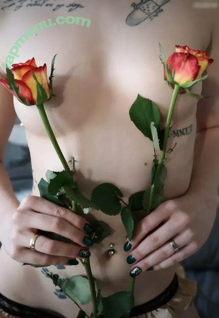 KimBou nude photo #0025 (KimBou)