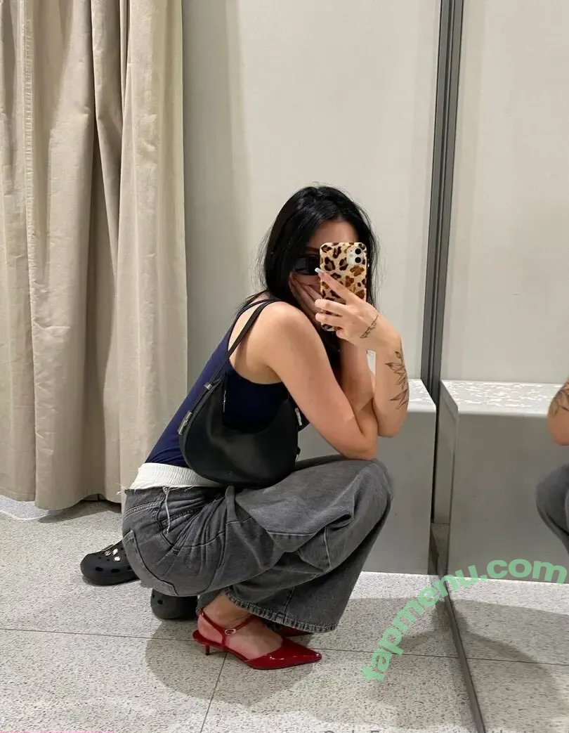 kitkatiee nude photo #0001 (kitkatieee)