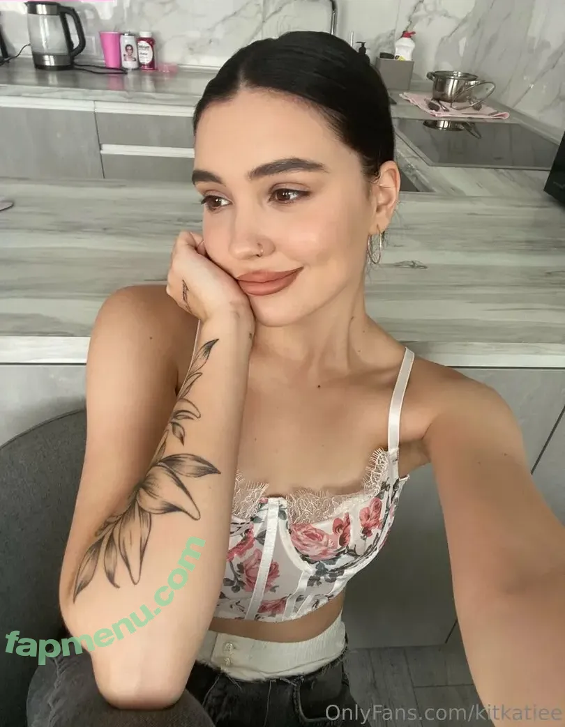 kitkatiee nude photo #0027 (kitkatieee)