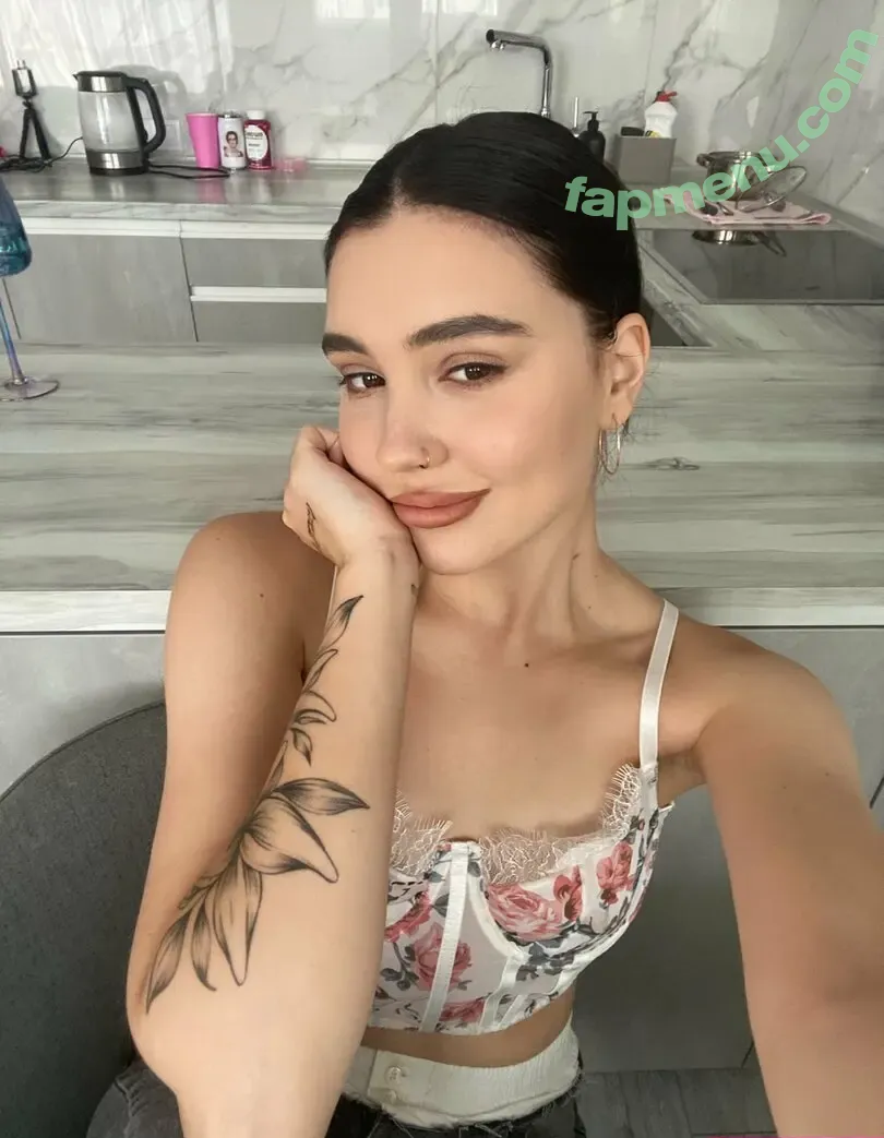 kitkatiee nude photo #0028 (kitkatieee)