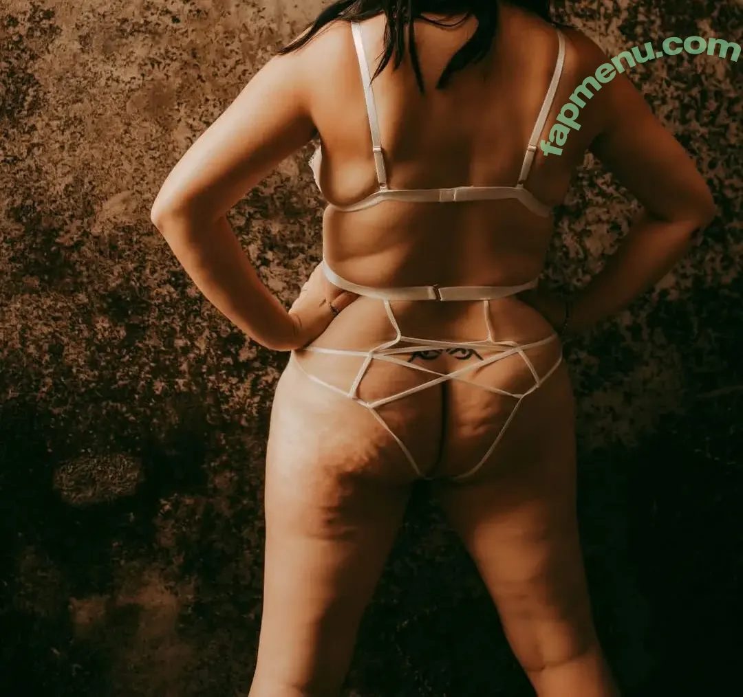 knee_deep_in_life nude photo #0010 (KneeDeepInLife / Laura Belbin)