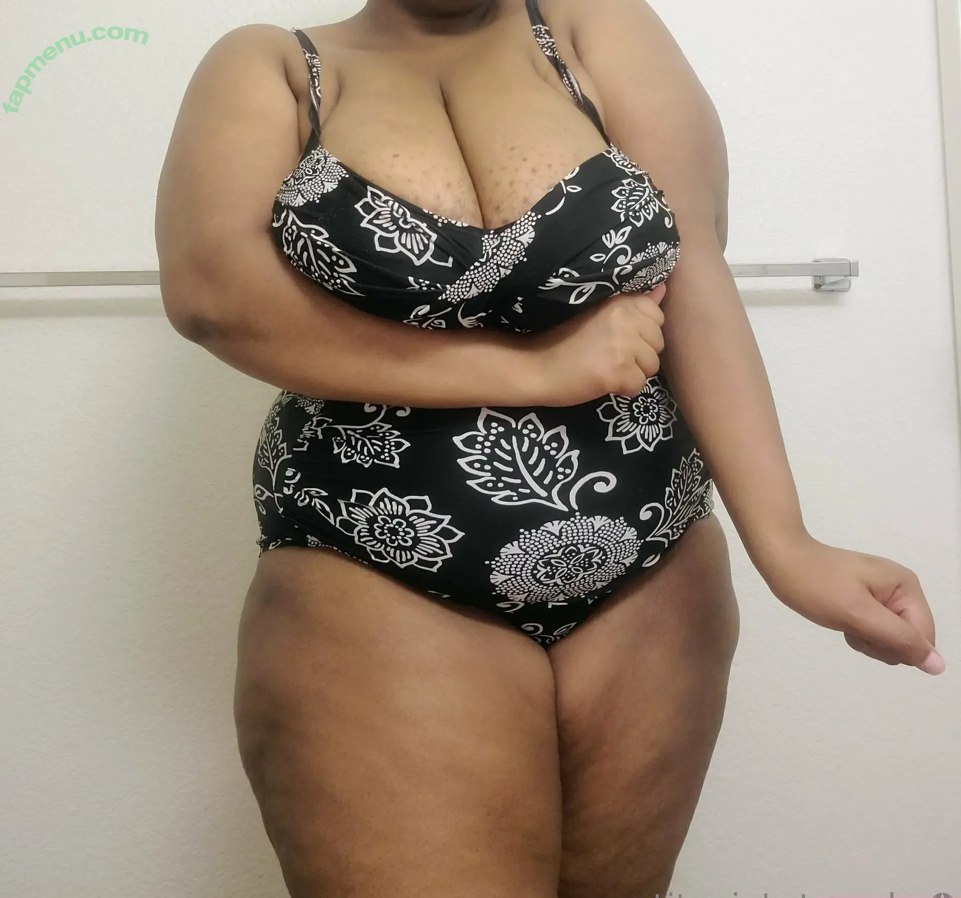 kngtitania nude photo #0005 (kianakittanna)