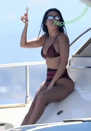 Kourtney Kardashian / kourtney_kardashian / kourtneykardash nude photo #1549