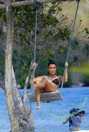 Kourtney Kardashian / kourtney_kardashian / kourtneykardash nude photo #1586
