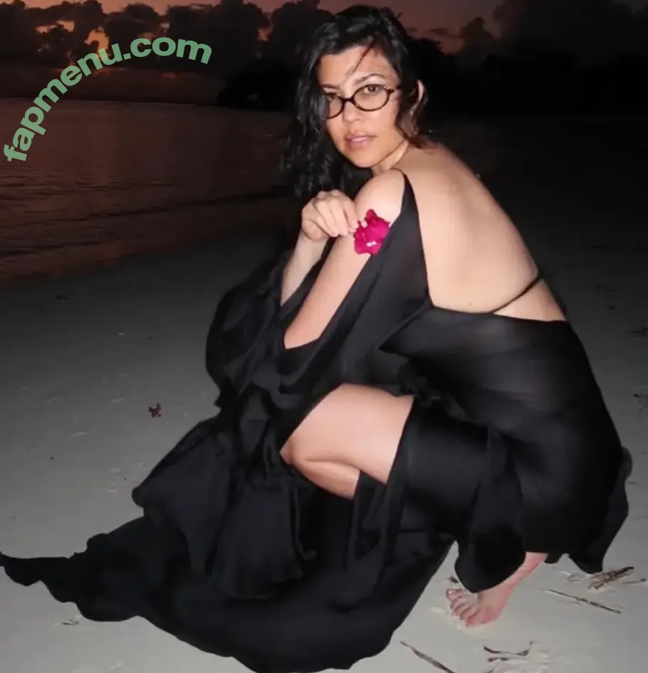 Kourtney Kardashian nude photo #1415 (kourtney_kardashian / kourtneykardash)