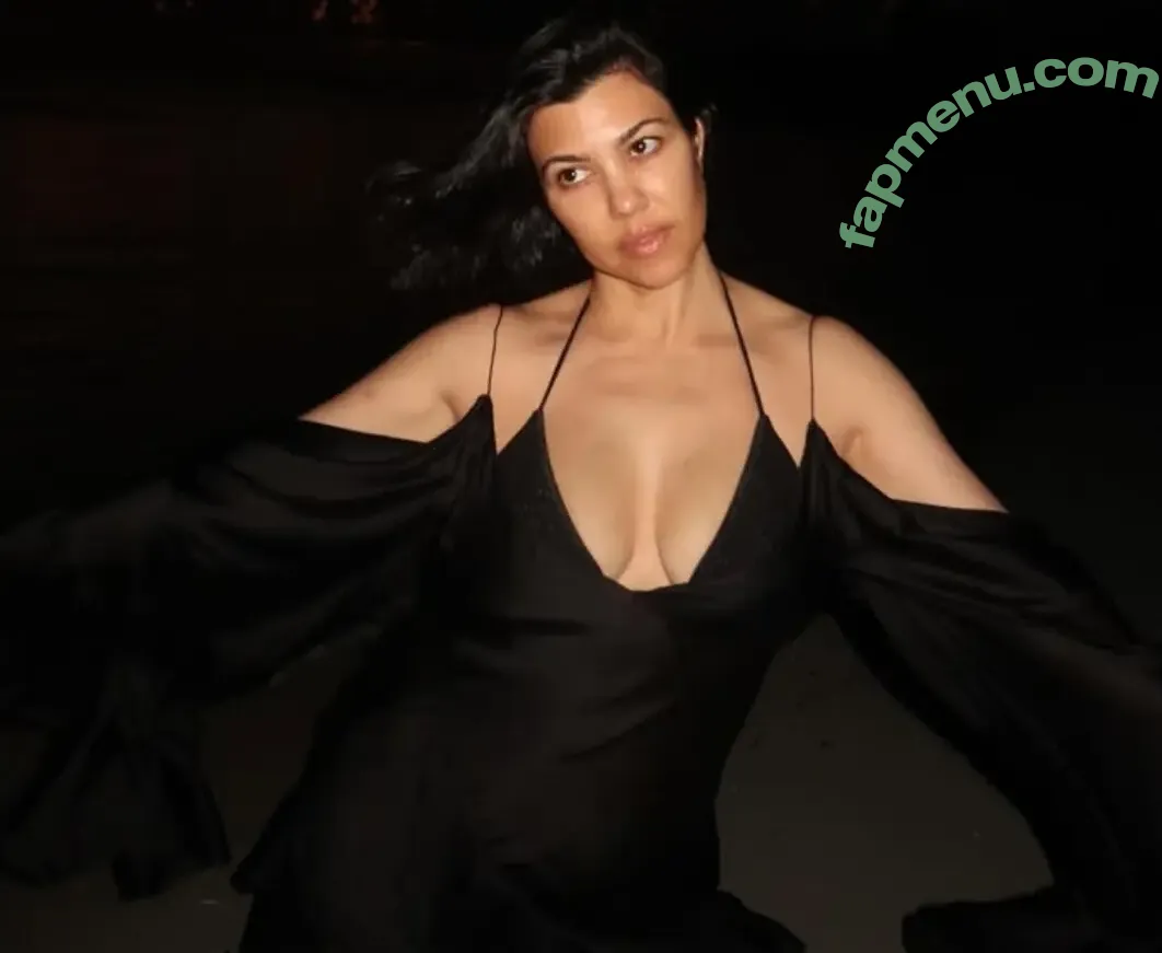 Kourtney Kardashian nude photo #1417 (kourtney_kardashian / kourtneykardash)