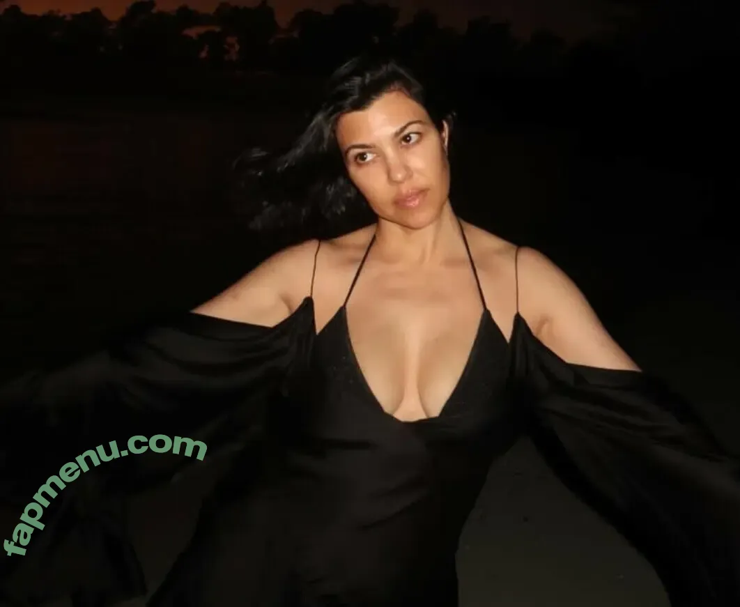 Kourtney Kardashian nude photo #1420 (kourtney_kardashian / kourtneykardash)