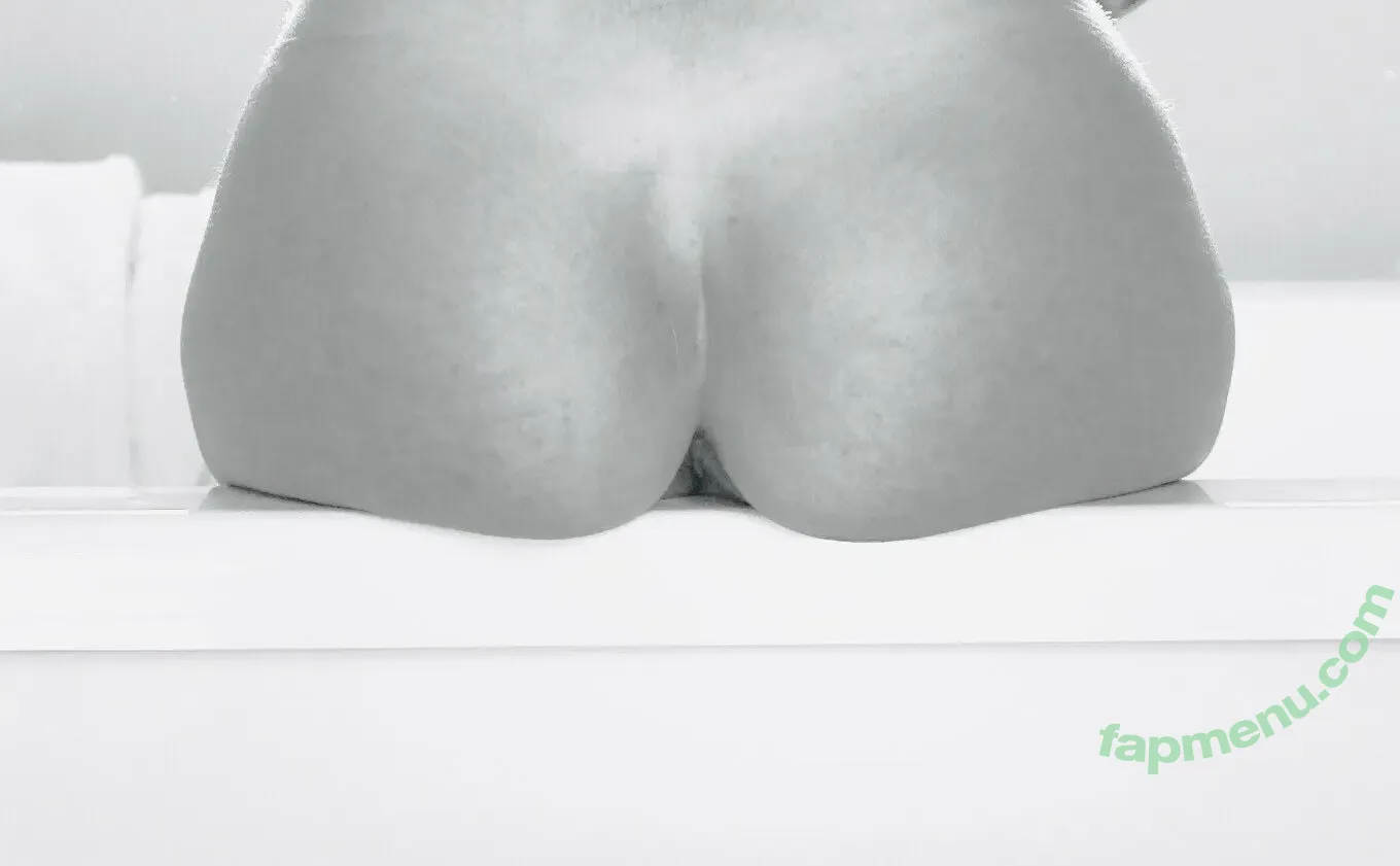 Kourtney Kardashian nude photo #1461 (kourtney_kardashian / kourtneykardash)