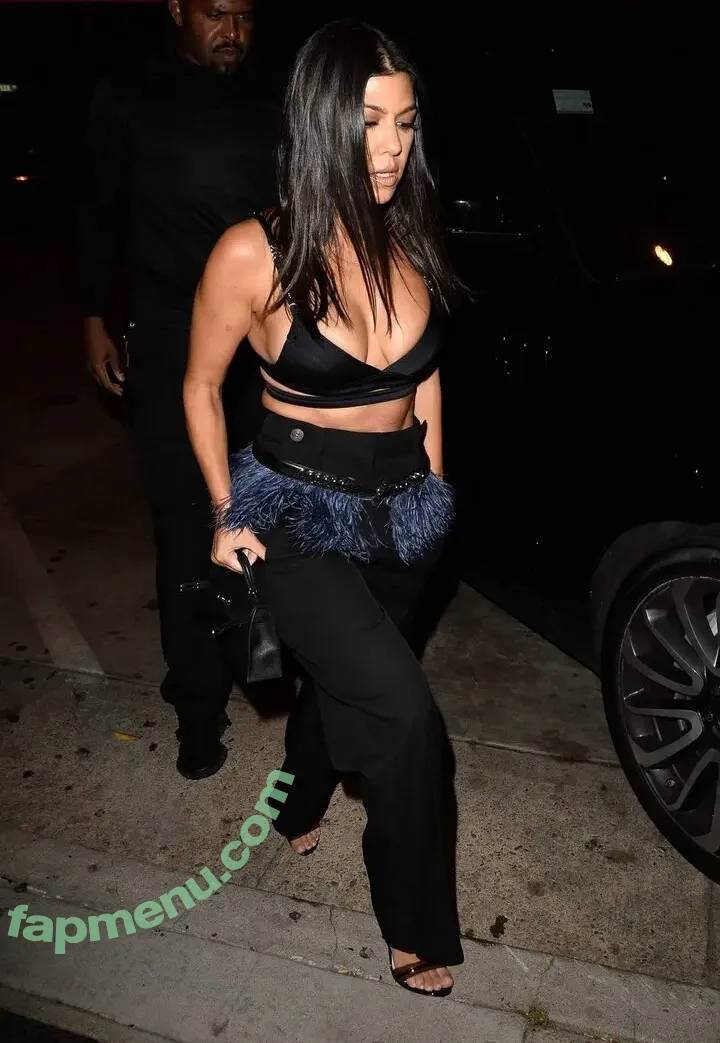 Kourtney Kardashian nude photo #1496 (kourtney_kardashian / kourtneykardash)