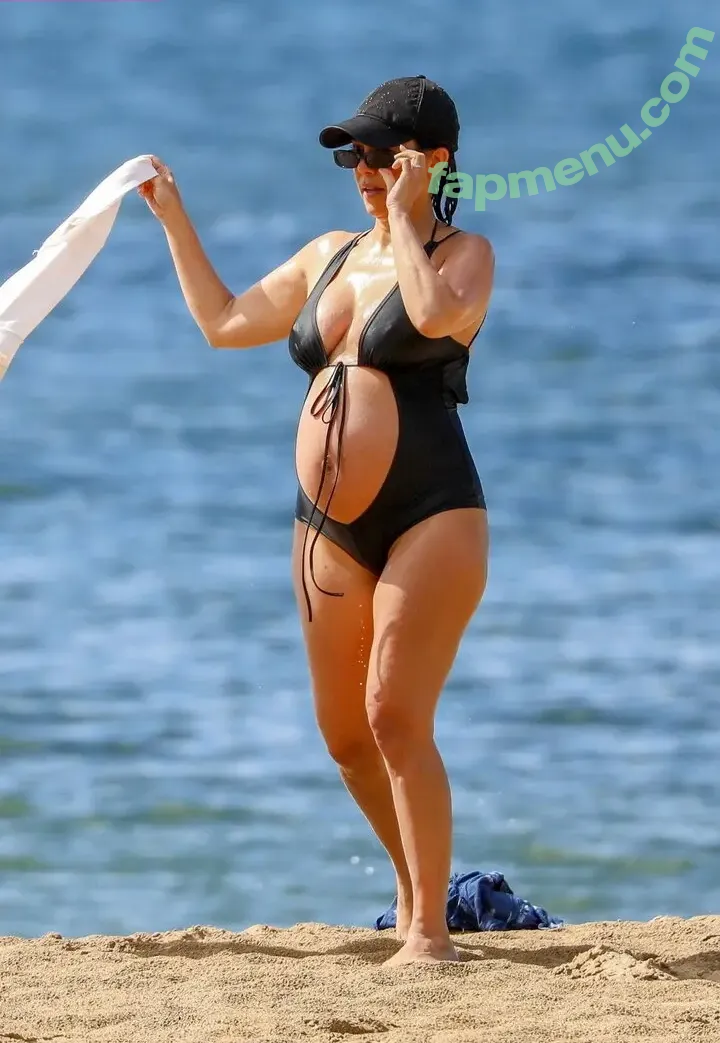 Kourtney Kardashian nude photo #1505 (kourtney_kardashian / kourtneykardash)