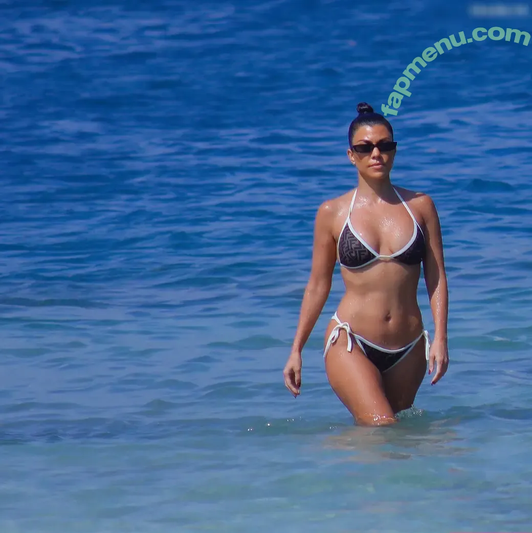 Kourtney Kardashian nude photo #1571 (kourtney_kardashian / kourtneykardash)