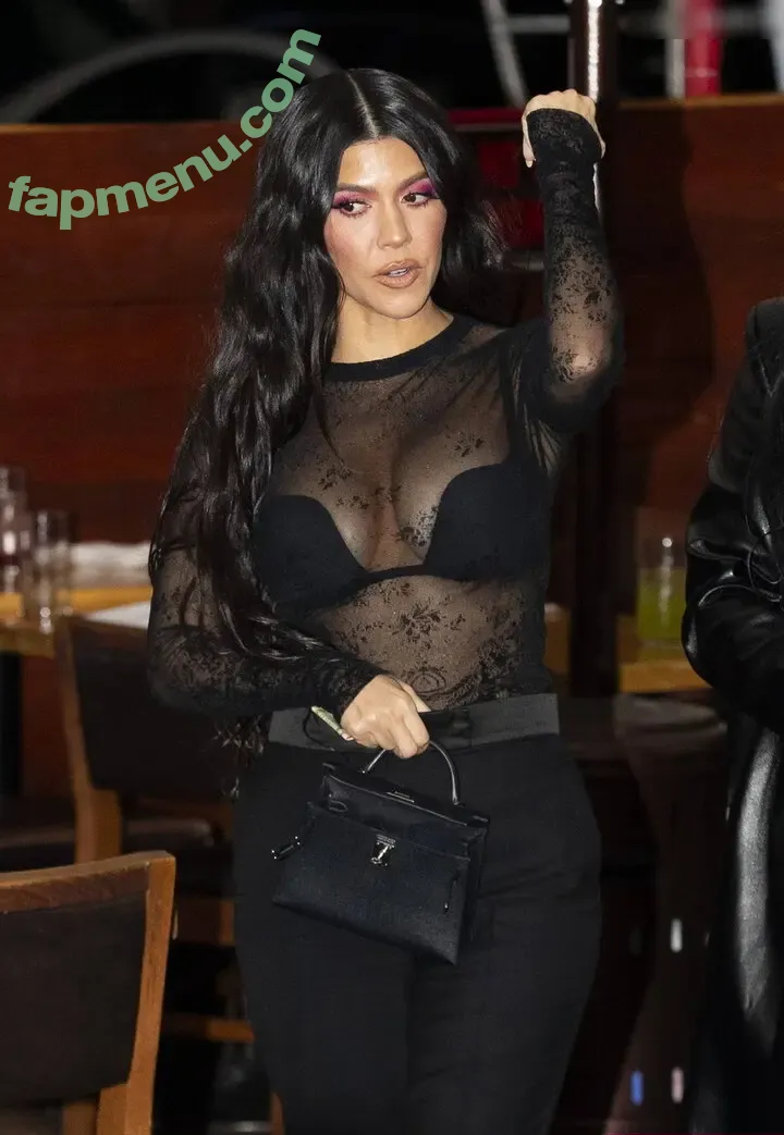Kourtney Kardashian nude photo #1595 (kourtney_kardashian / kourtneykardash)