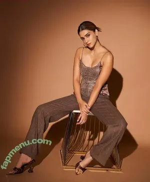 Kriti Sanon / kritisanon nude photo #0232