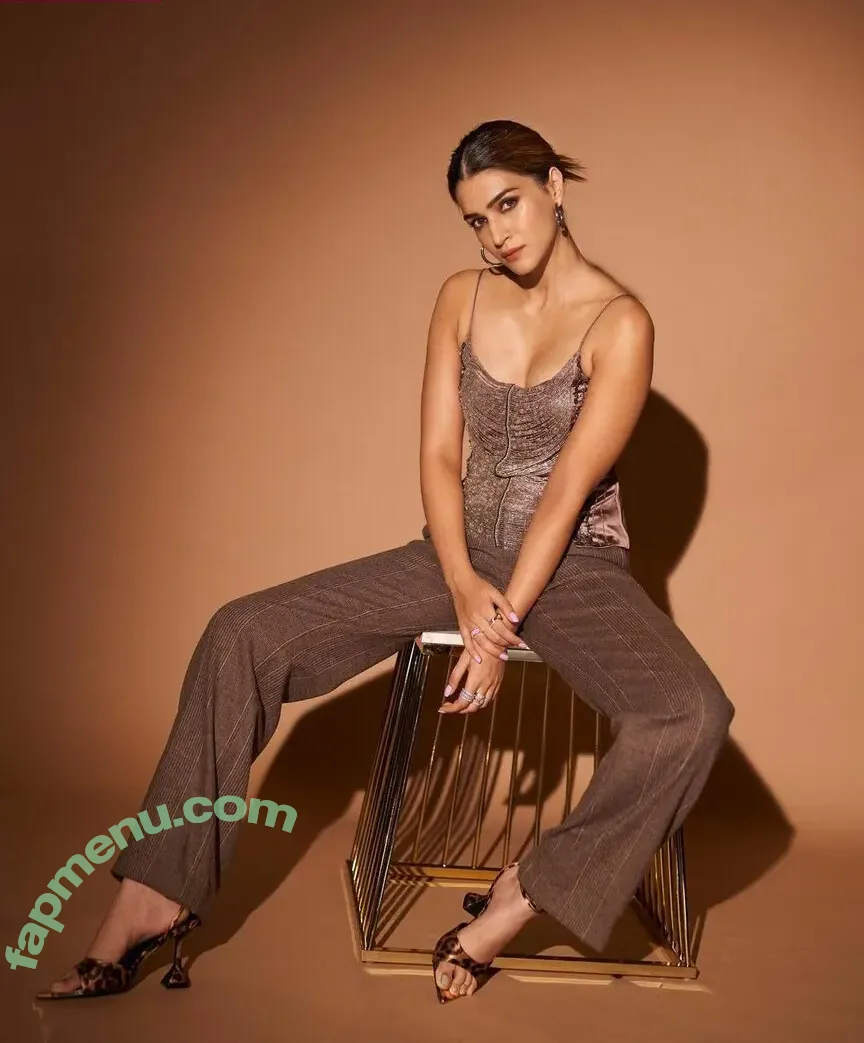 Kriti Sanon nude photo #0232 (kritisanon)