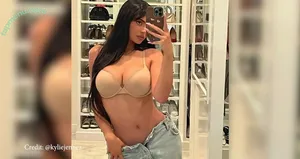 Kylie Jenner / KylieJenner / kyliejenner.2 nude photo #1232