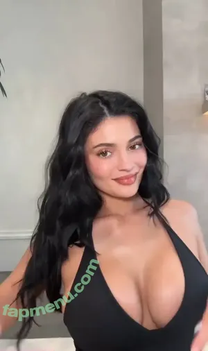 Kylie Jenner / KylieJenner / kyliejenner.2 nude photo #1493
