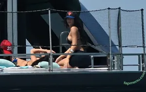 Kylie Jenner / KylieJenner / kyliejenner.2 nude photo #1670