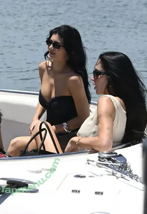 Kylie Jenner / KylieJenner / kyliejenner.2 nude photo #1692
