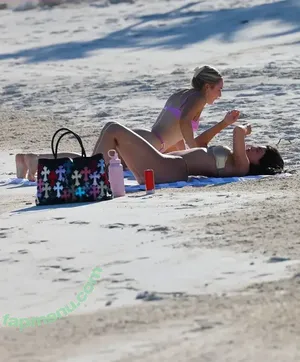 Kylie Jenner / KylieJenner / kyliejenner.2 nude photo #1955