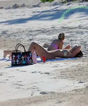 Kylie Jenner / KylieJenner / kyliejenner.2 nude photo #1959