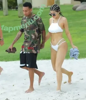Kylie Jenner / KylieJenner / kyliejenner.2 nude photo #1984