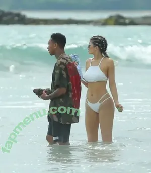 Kylie Jenner / KylieJenner / kyliejenner.2 nude photo #1990