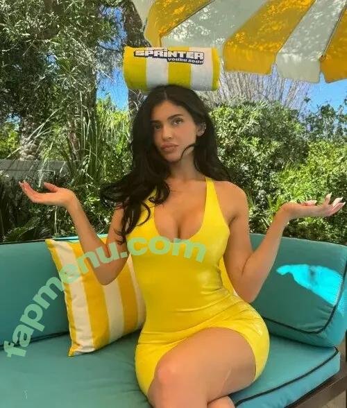 Kylie Jenner nude photo #1421 (KylieJenner / kyliejenner.2)