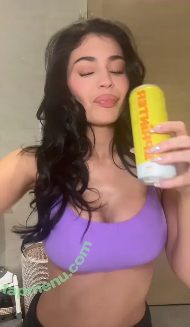Kylie Jenner nude photo #1427 (KylieJenner / kyliejenner.2)