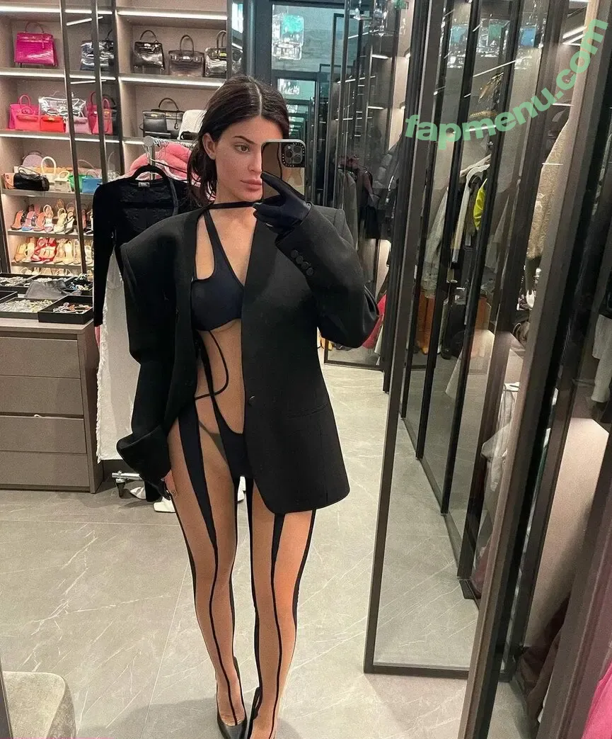 Kylie Jenner nude photo #1461 (KylieJenner / kyliejenner.2)