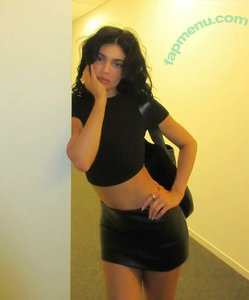 Kylie Jenner nude photo #1468 (KylieJenner / kyliejenner.2)