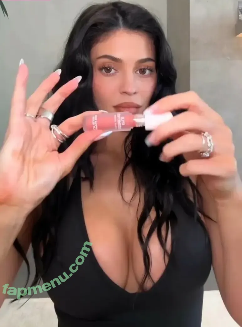 Kylie Jenner nude photo #1487 (KylieJenner / kyliejenner.2)