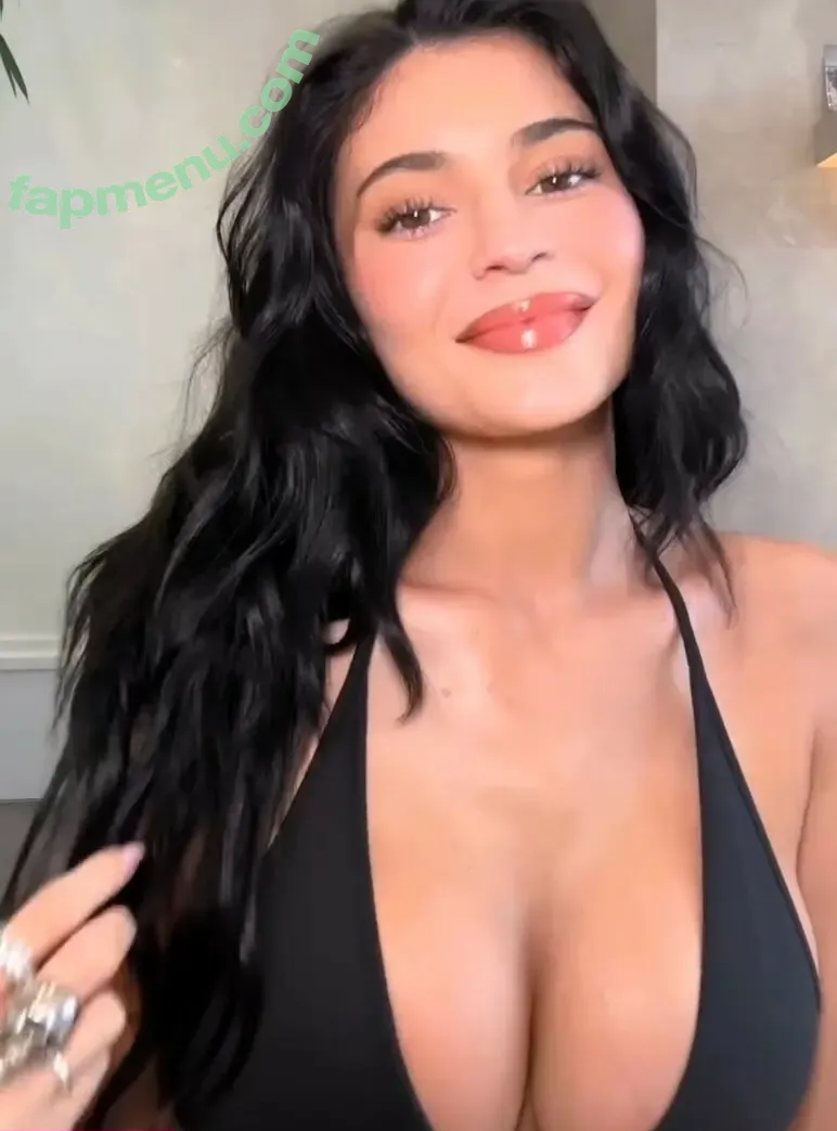 Kylie Jenner nude photo #1490 (KylieJenner / kyliejenner.2)