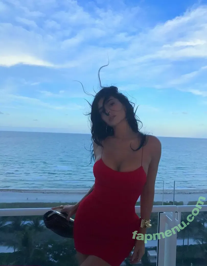 Kylie Jenner nude photo #1530 (KylieJenner / kyliejenner.2)