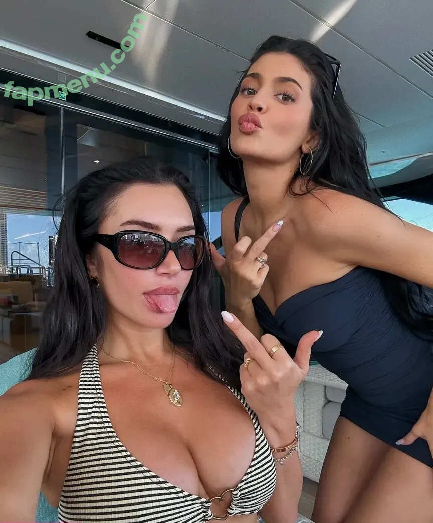 Kylie Jenner nude photo #1554 (KylieJenner / kyliejenner.2)