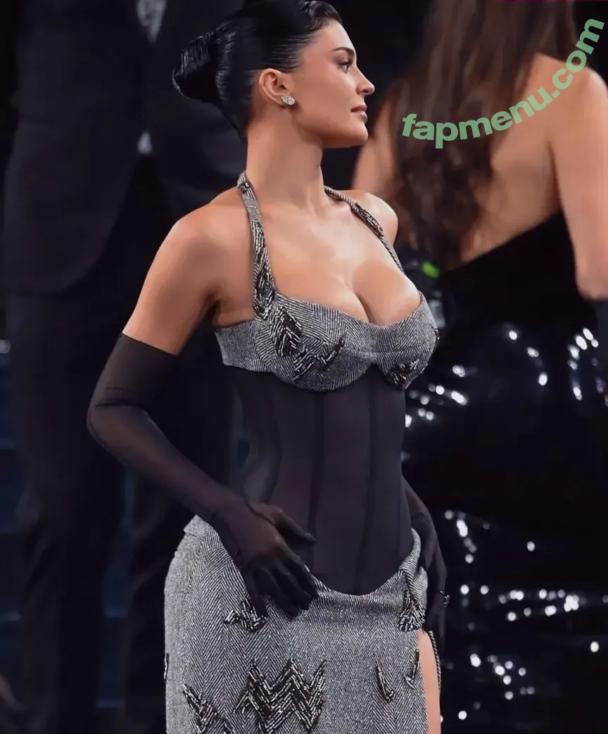Kylie Jenner nude photo #1651 (KylieJenner / kyliejenner.2)