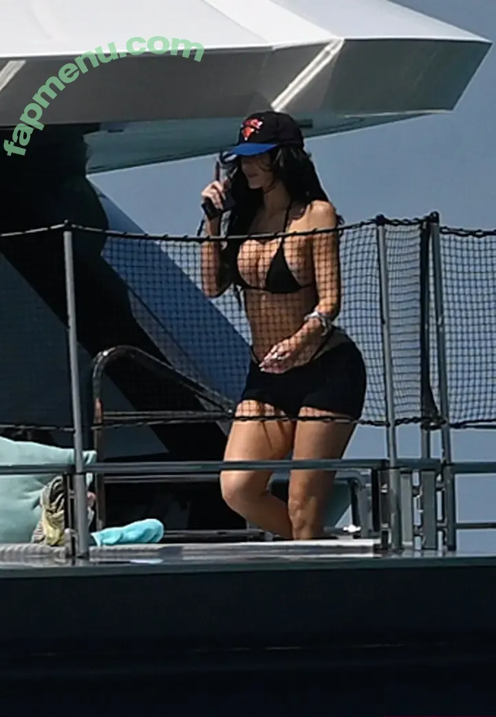 Kylie Jenner nude photo #1653 (KylieJenner / kyliejenner.2)