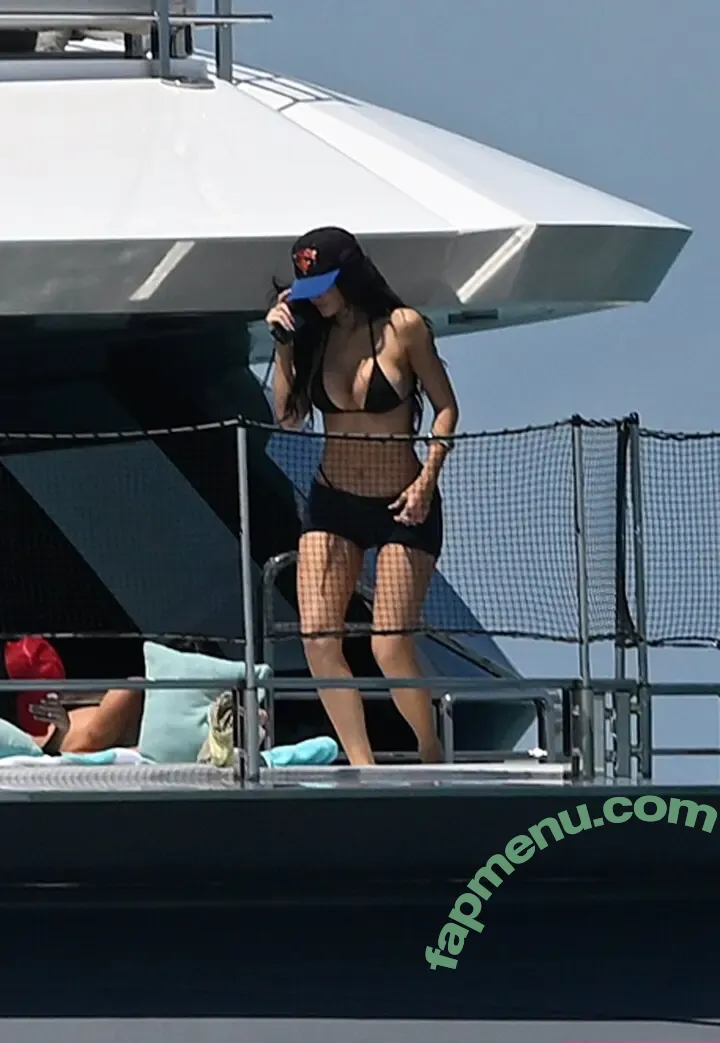 Kylie Jenner nude photo #1657 (KylieJenner / kyliejenner.2)