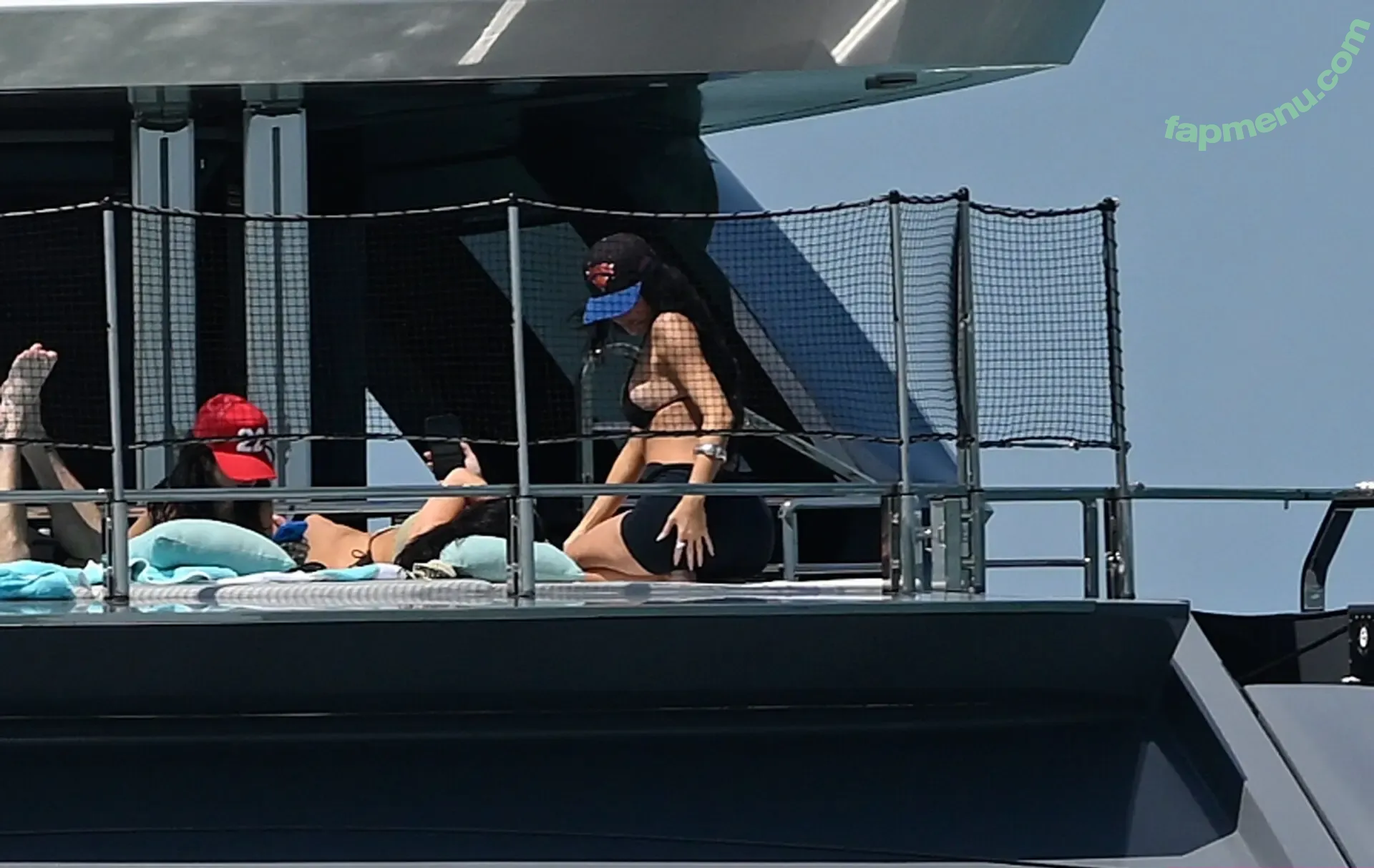 Kylie Jenner nude photo #1669 (KylieJenner / kyliejenner.2)