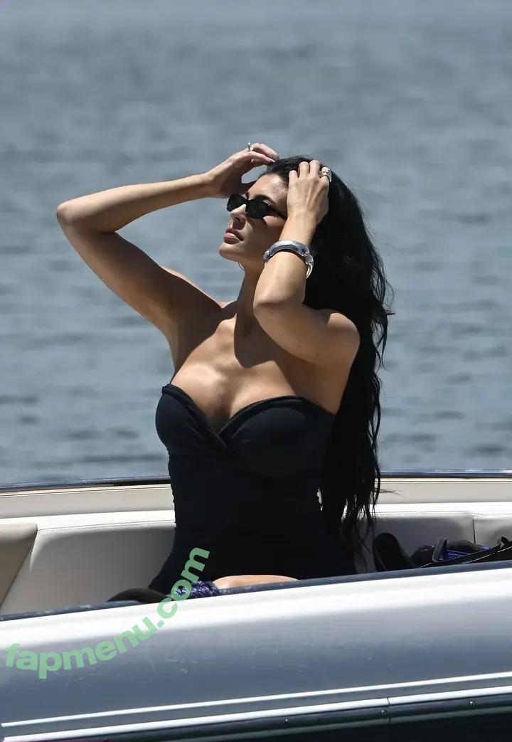 Kylie Jenner nude photo #1679 (KylieJenner / kyliejenner.2)